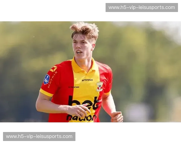 逆风翻盘的红色奇迹:前进之鹰vs豪门的铁血抗争与绿茵信仰